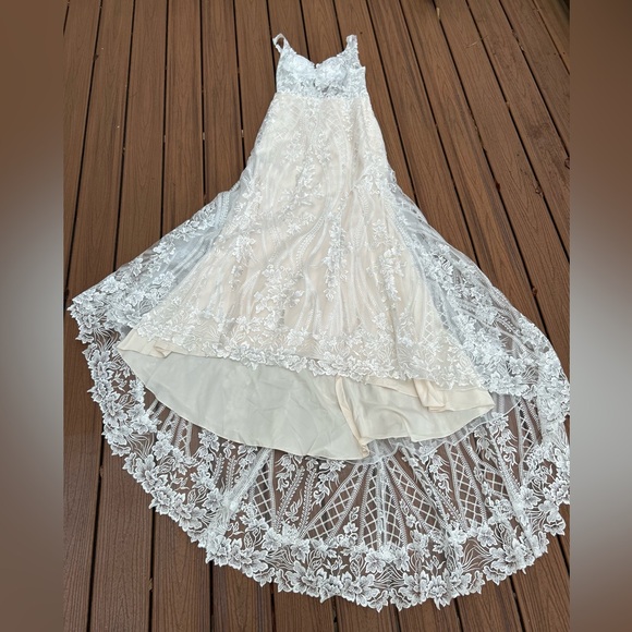 JJs House Elegant Lace Wedding Dress in Cream - Picture 9 of 15